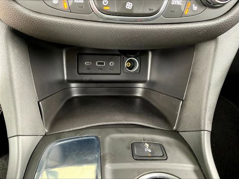 Used 2023 Chevrolet Equinox LT FWD image 15