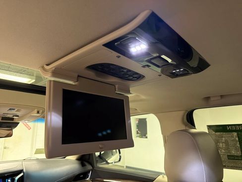 Used 2019 Cadillac Escalade Premium Luxury RWD image 34