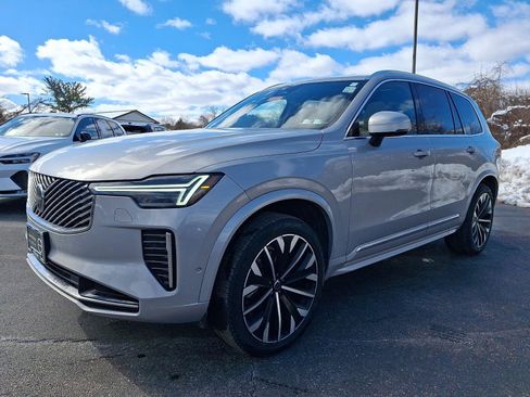 Certified 2025 Volvo XC90 B5 Plus image 3