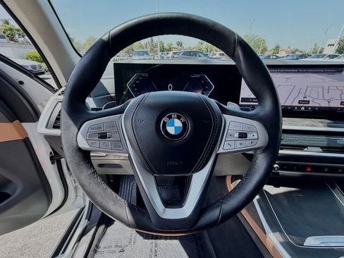 Used 2024 BMW X7 xDrive40i w/ Premium Package AWD/4WD image 28
