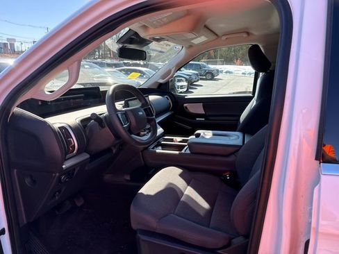 Certified 2025 Ford Expedition Active image 9