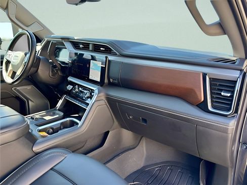 Used 2024 GMC Sierra 2500 Denali w/ Technology Package image 37