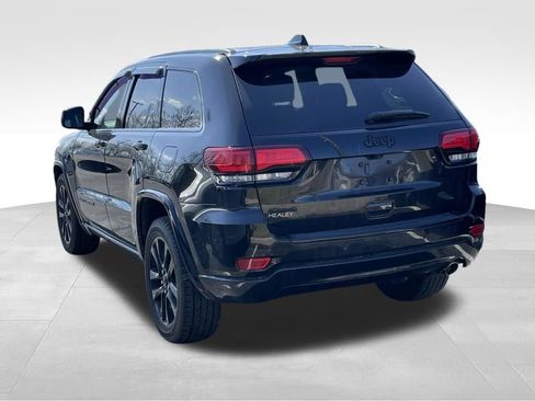 Used 2018 Jeep Grand Cherokee Altitude image 5