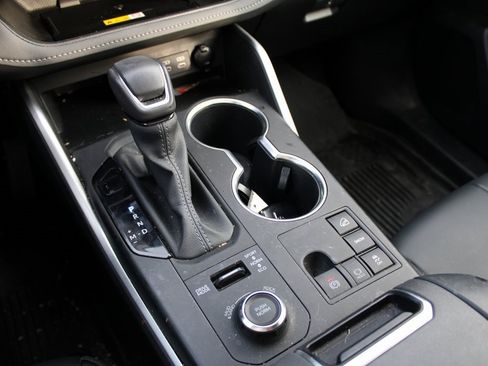 Used 2023 Toyota Highlander XSE image 24