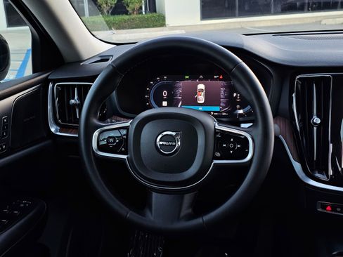 Used 2024 Volvo S60 B5 Plus image 22