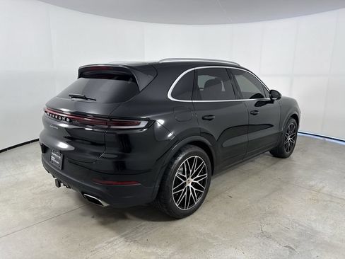 Certified 2025 Porsche Cayenne AWD/4WD image 7