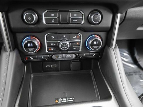 Used 2024 Chevrolet Suburban LT image 18