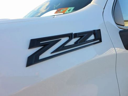 Used 2023 Chevrolet Silverado 1500 Custom Trail Boss w/ LPO, Dark Essentials Package AWD/4WD image 8