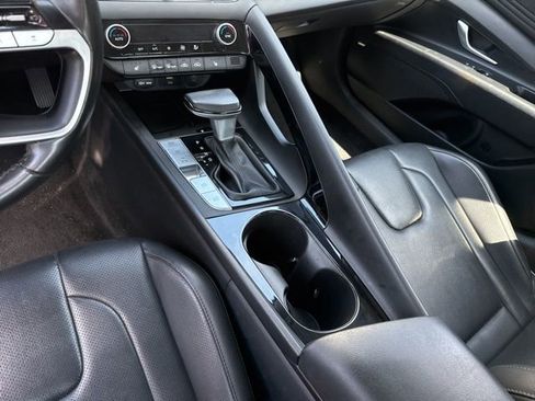 Used 2024 Hyundai Elantra Limited image 14