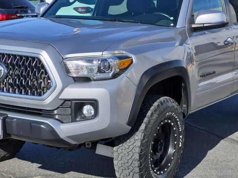 Used 2019 Toyota Tacoma TRD Off-Road w/ Technology Package AWD/4WD image 8