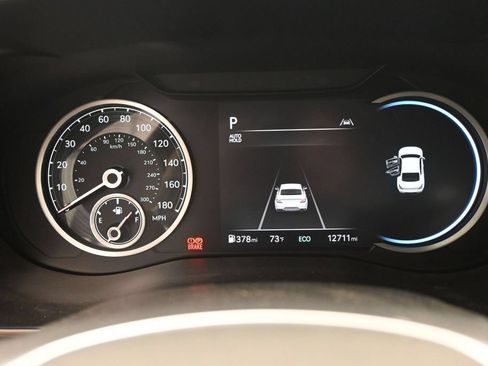 Used 2026 Genesis G70 2.5T RWD image 28