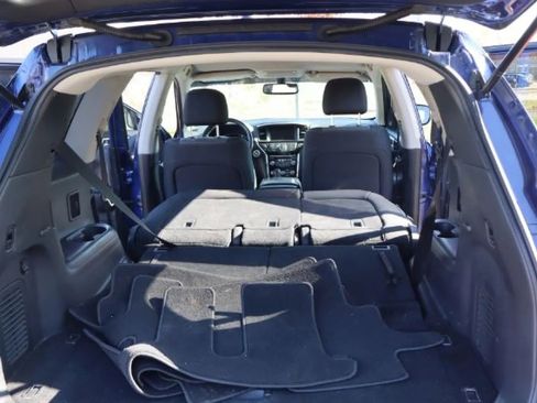 Used 2018 Nissan Pathfinder SV image 15