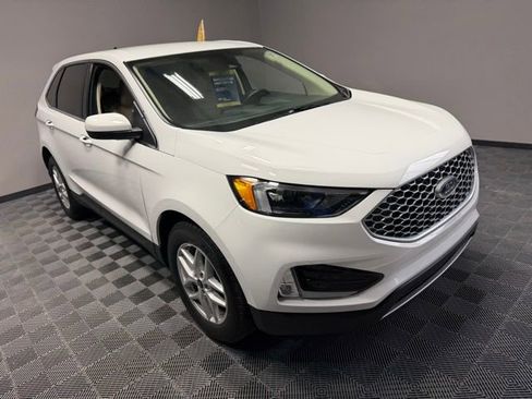 Used 2023 Ford Edge SEL w/ Convenience Package image 2