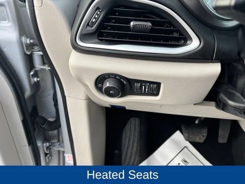 Used 2024 Chrysler Pacifica Touring-L FWD image 9