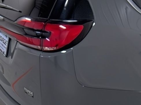 Used 2025 Chrysler Pacifica Select image 13