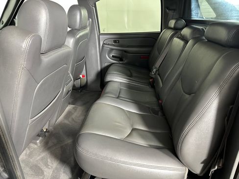 Used 2004 Chevrolet Avalanche Z71 w/ Sun And Sound Package AWD/4WD image 21