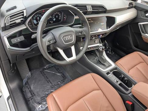 Certified 2025 Audi Q3 2.0T Premium w/ Convenience Package image 9