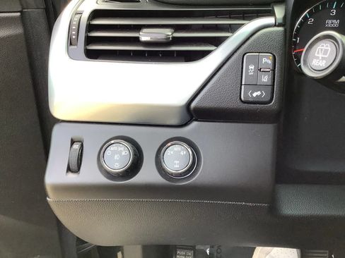 Used 2015 Chevrolet Suburban LTZ AWD/4WD image 30