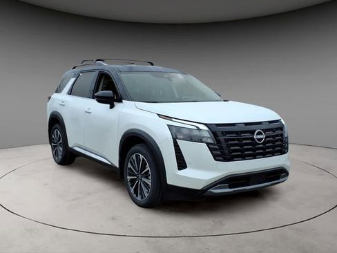 New 2026 Nissan Pathfinder Platinum image 14