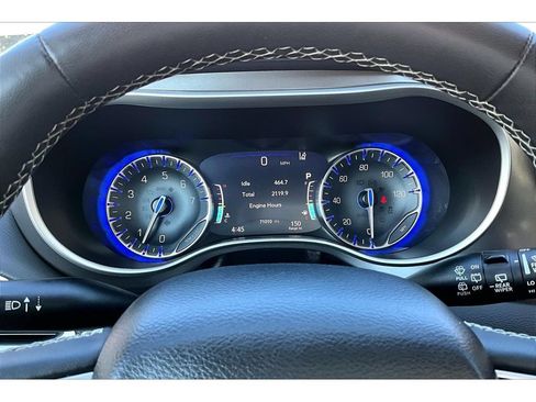 Used 2024 Chrysler Pacifica Touring-L FWD image 23