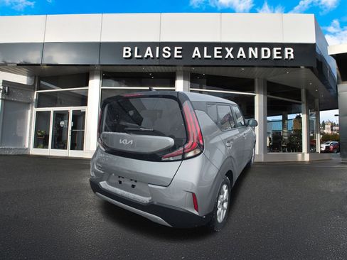 Used 2023 Kia Soul LX w/ Option Group 015 image 5