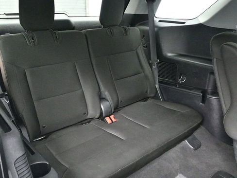 Used 2022 Ford Explorer XLT image 10