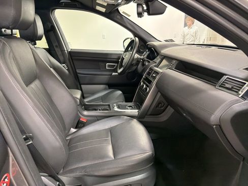 Used 2019 Land Rover Discovery Sport image 25