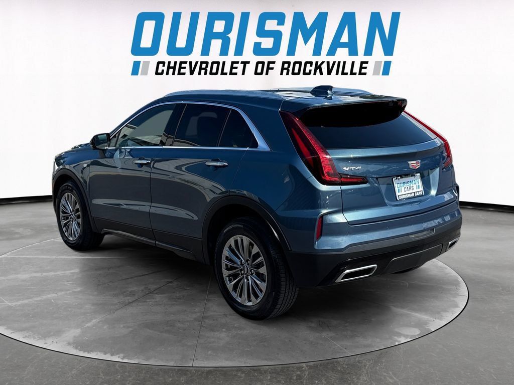 Used 2025 Cadillac XT4 Premium Luxury FWD image 4