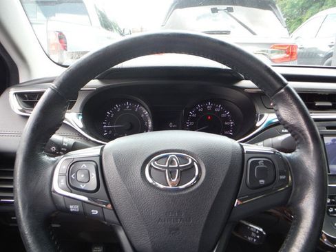 Used 2014 Toyota Avalon XLE FWD image 24