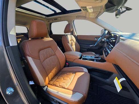 New 2026 Nissan Pathfinder Platinum image 16
