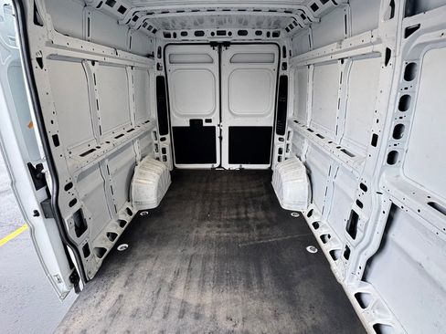 Used 2024 RAM ProMaster 2500 w/ Convenience Group FWD image 15