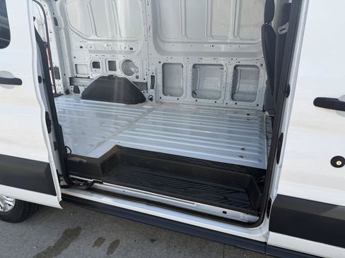 Used 2018 Ford Transit 150 130 Low Roof RWD image 21