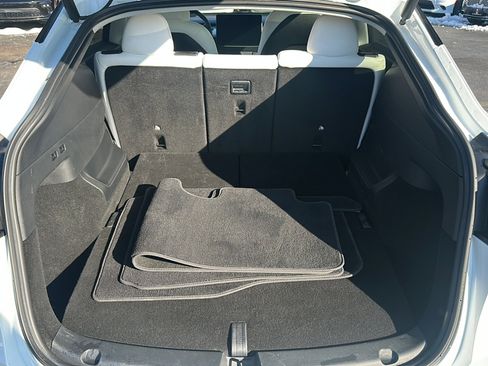 Used 2022 Tesla Model Y Long Range image 17
