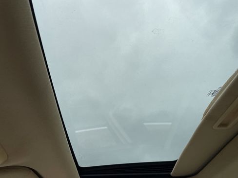 Used 2010 Lincoln MKZ image 30