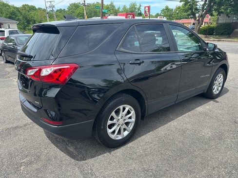 Used 2020 Chevrolet Equinox LS w/ LS Convenience Package AWD/4WD image 4