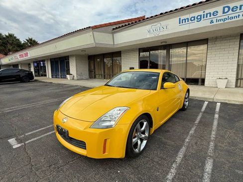 Used 2005 Nissan 350Z 35th Anniversary Edition w/ (N93) Cargo Convenience Pkg image 3