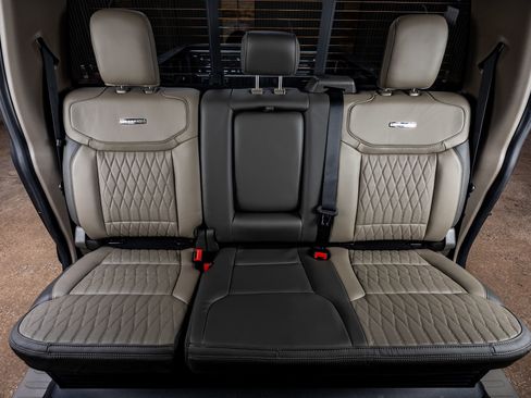 Used 2026 Ford F450 Platinum w/ Platinum Plus Package image 32