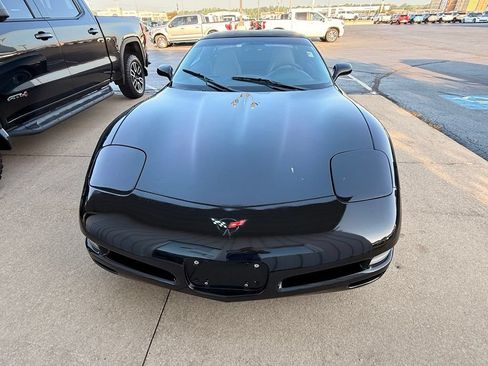 Used 1998 Chevrolet Corvette Coupe w/ Roof Pkg RWD image 12