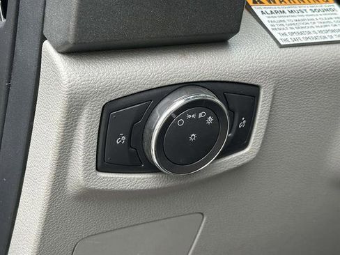 Used 2017 Ford F550 4x4 Crew Cab Super Duty image 14