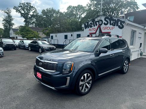 Used 2020 Kia Telluride EX w/ EX Premium Package image 3