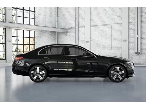 Used 2025 Mercedes-Benz C 300 4MATIC Sedan image 2