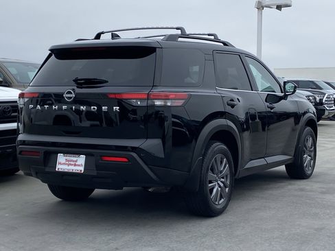 Used 2025 Nissan Pathfinder SV w/ Cargo Package image 3