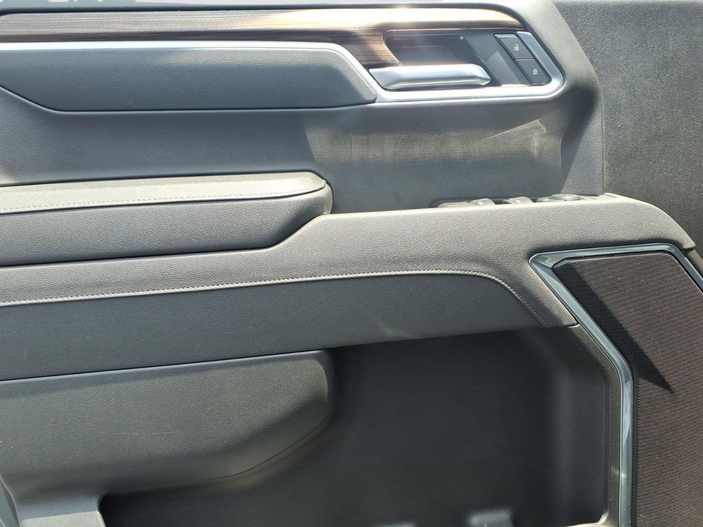 Used 2025 Chevrolet Silverado 1500 LT RWD image 17