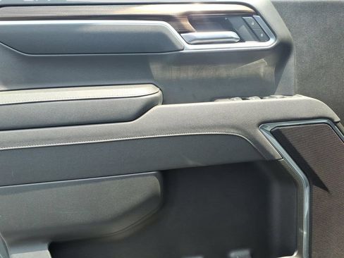Used 2025 Chevrolet Silverado 1500 LT RWD image 17