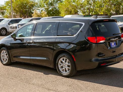 Used 2022 Chrysler Voyager LX FWD image 6
