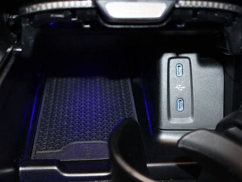 Used 2024 Mercedes-Benz GLC 300 4MATIC image 41