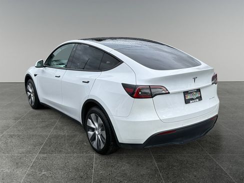 Used 2021 Tesla Model Y Long Range image 3