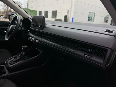 Certified 2024 Honda CR-V EX image 33