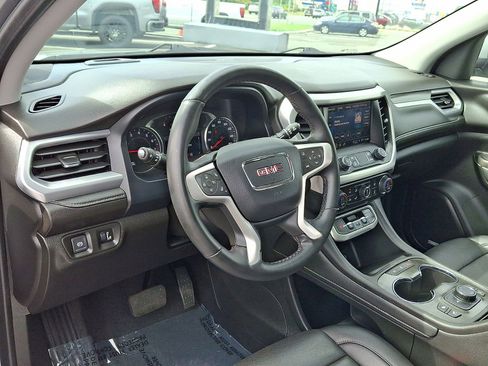 Certified 2023 GMC Acadia SLT w/ Preferred Package image 10