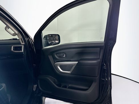 Used 2020 Nissan Titan SV w/ SV Convenience Package image 30